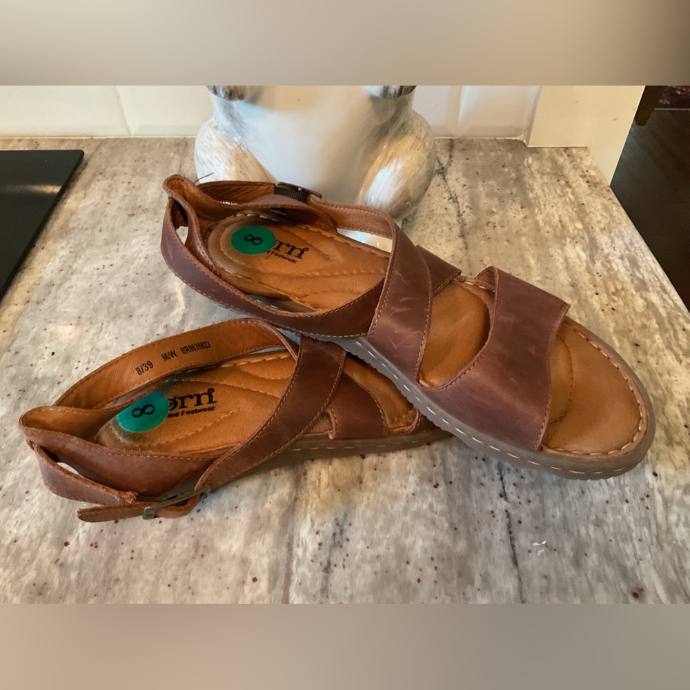 NWOT Born leather sandals
